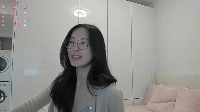 Snapshot of secretgirlfriendxo chatting on October 10, 1:04 am secretgirlfriendxo online show from October 10, 1:04 am