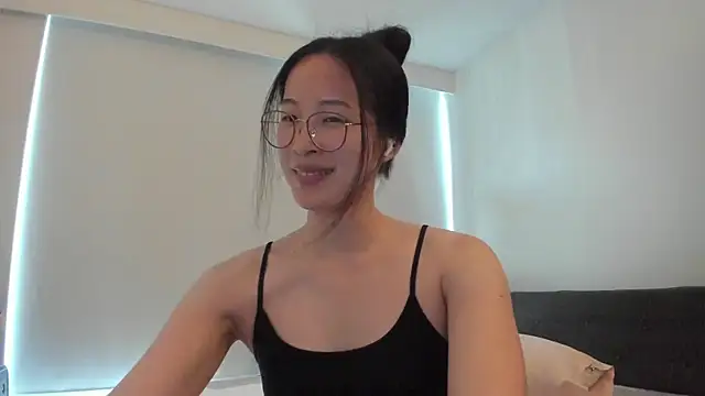 Snapshot of secretgirlfriendxo chatting on June 5, 11:21 pm secretgirlfriendxo online show from June 5, 11:21 pm