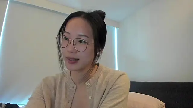 Snapshot of secretgirlfriendxo chatting on June 10, 12:22 am secretgirlfriendxo online show from June 10, 12:22 am