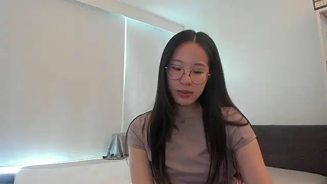 Snapshot of secretgirlfriendxo chatting on June 11, 7:23 pm secretgirlfriendxo online show from June 11, 7:23 pm