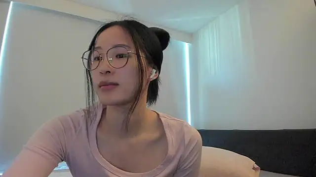 Snapshot of secretgirlfriendxo chatting on June 18, 10:58 pm secretgirlfriendxo online show from June 18, 10:58 pm