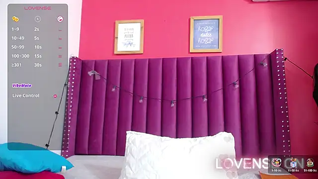 Snapshot of littlee_emilyy_ chatting on December 27, 12:56 pm littlee emilyy  online show from December 27, 12:56 pm