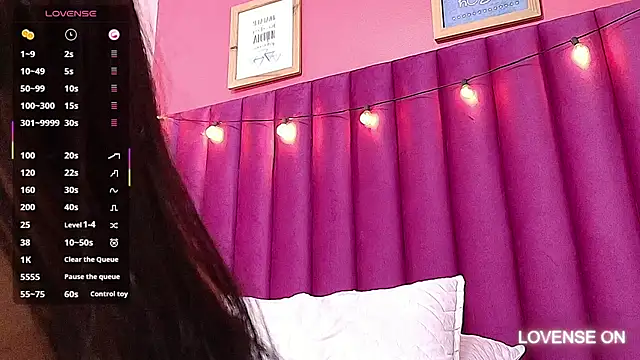 Snapshot of littlee_emilyy_ chatting on February 12, 6:08 am littlee emilyy  online show from February 12, 6:08 am