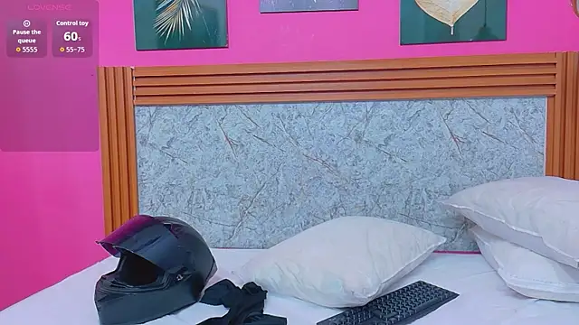 littlee emilyy  online show from June 2, 12:40 pm