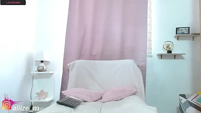 aliicee m online show from February 11, 6:46 pm
