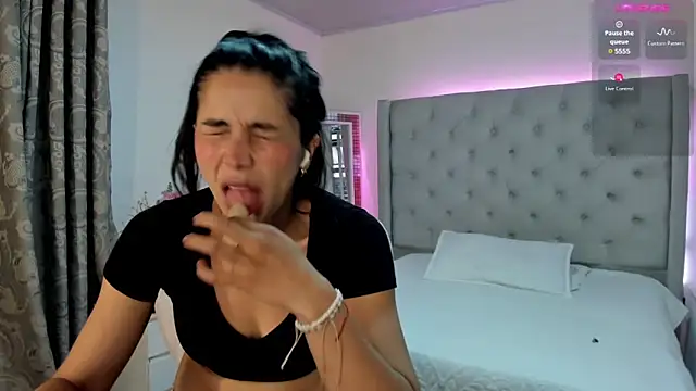 andykiuty online show from March 13, 8:22 pm