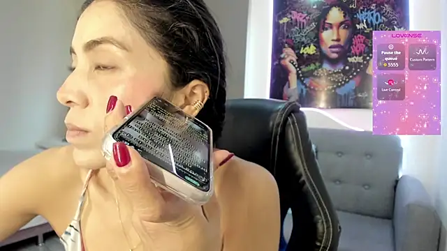 Snapshot of andykiuty chatting on December 2, 4:02 pm andykiuty online show from December 2, 4:02 pm