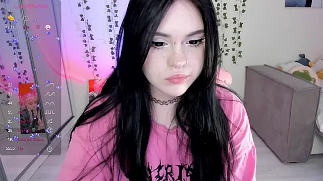 Snapshot of SelenaCute chatting on February 27, 5:13 am SelenaCute online show from February 27, 5:13 am