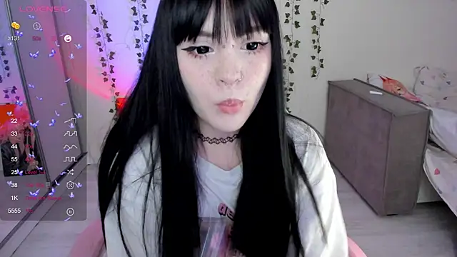 Snapshot of SelenaCute chatting on March 4, 5:11 am SelenaCute online show from March 4, 5:11 am