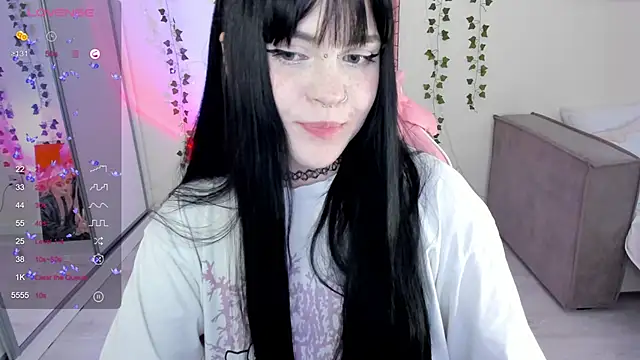 Snapshot of SelenaCute chatting on March 5, 8:10 am SelenaCute online show from March 5, 8:10 am