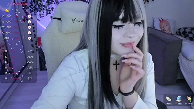 Snapshot of SelenaCute chatting on October 28, 5:00 am SelenaCute online show from October 28, 5:00 am