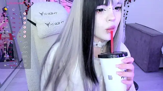 Snapshot of SelenaCute chatting on November 14, 12:15 pm SelenaCute online show from November 14, 12:15 pm