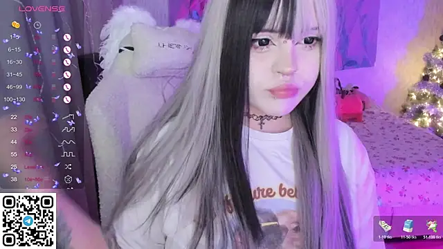 Snapshot of SelenaCute chatting on December 16, 7:13 am SelenaCute online show from December 16, 7:13 am