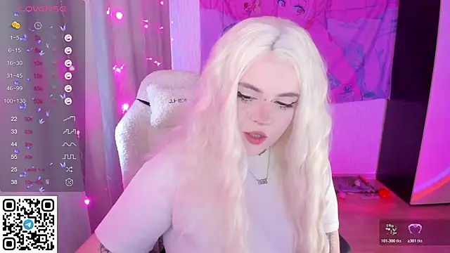 Snapshot of SelenaCute chatting on May 1, 4:28 am SelenaCute online show from May 1, 4:28 am