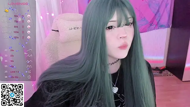 Snapshot of SelenaCute chatting on May 13, 6:00 am SelenaCute online show from May 13, 6:00 am