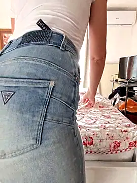 Silvia Zeno online show from April 17, 5:54 am