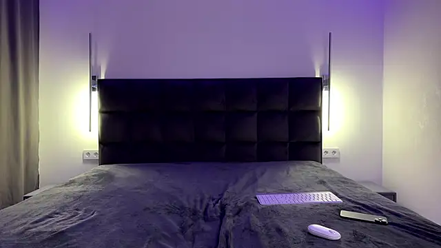 Snapshot of NotElis chatting on November 10, 4:17 pm NotElis online show from November 10, 4:17 pm