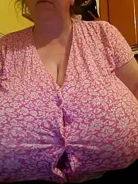 Nataliesbestjuggs online show from October 6, 7:33 pm