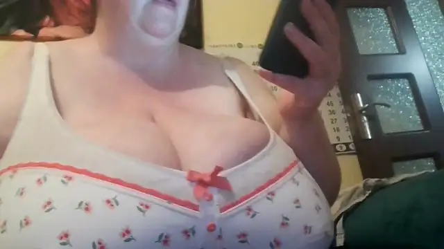 Nataliesbestjuggs online show from May 21, 8:38 pm