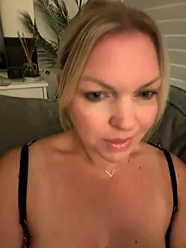 sedymilf online show from October 31, 3:18 am