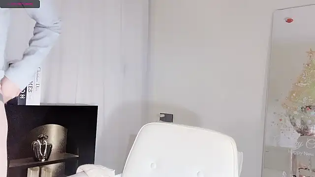 Snapshot of lvy-w chatting on December 15, 12:31 pm lvy-w online show from December 15, 12:31 pm