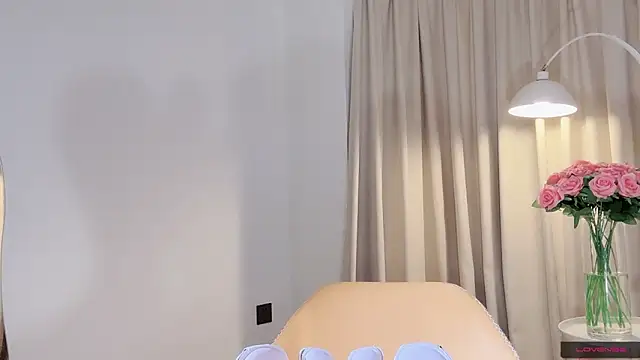 lvy-w online show from April 12, 1:32 am