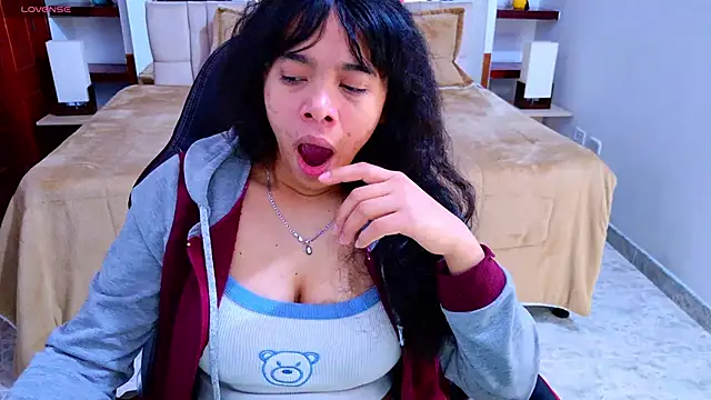 laureentt  online show from October 15, 3:28 am