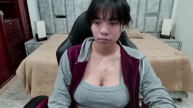 laureentt  online show from April 8, 3:17 am