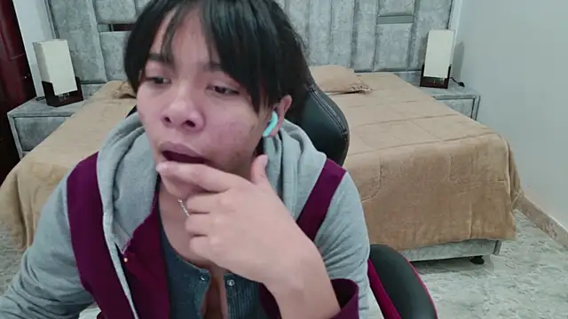 laureentt  online show from April 11, 3:11 am