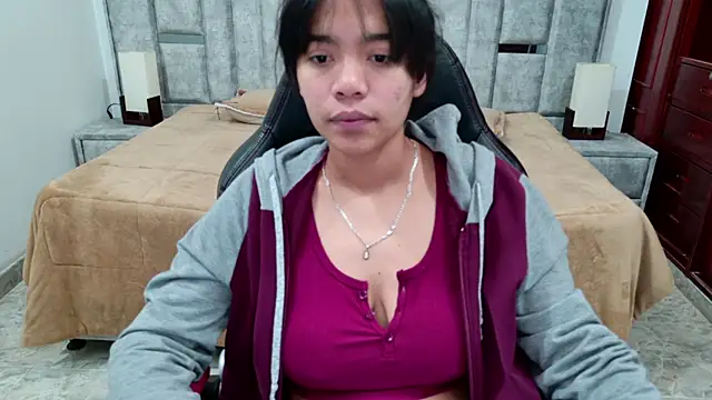 laureentt  online show from April 20, 3:09 am