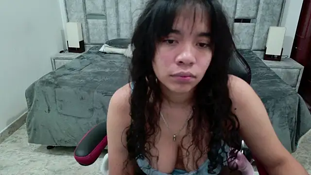 laureentt  online show from June 3, 3:09 am