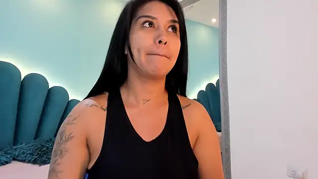 sharlott18 online show from December 19, 1:29 pm