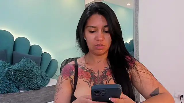 sharlott18 online show from April 10, 6:34 pm