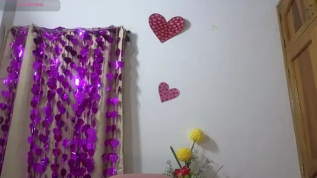 Snapshot of lovely_trix chatting on March 4, 5:45 pm lovely trix online show from March 4, 5:45 pm