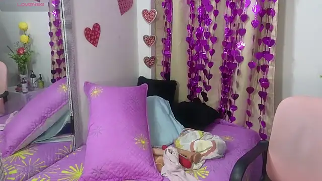Snapshot of lovely_trix chatting on March 7, 4:55 pm lovely trix online show from March 7, 4:55 pm