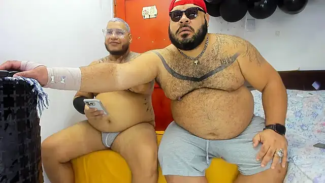 Snapshot of Latino_bigcock chatting on November 6, 8:54 pm Latino bigcock online show from November 6, 8:54 pm