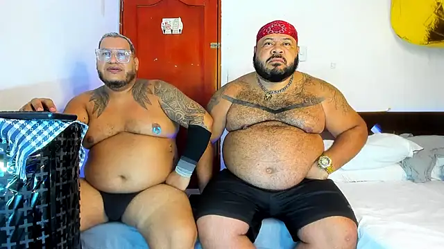 Snapshot of Latino_bigcock chatting on November 29, 5:43 am Latino bigcock online show from November 29, 5:43 am