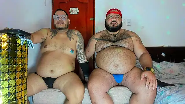 Snapshot of Latino_bigcock chatting on February 26, 4:55 am Latino bigcock online show from February 26, 4:55 am