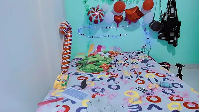 SofiaOlivares online show from December 28, 10:23 pm