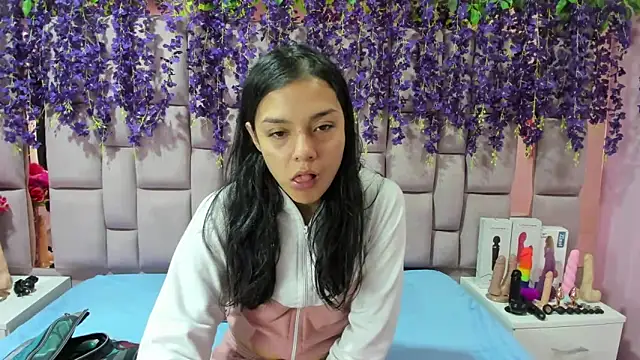 Bich Anal  online show from December 17, 1:27 pm