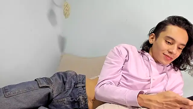 imcoltonalvin online show from January 24, 2:39 am