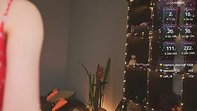 Snapshot of bananya_kitty chatting on December 13, 12:20 am bananya kitty online show from December 13, 12:20 am