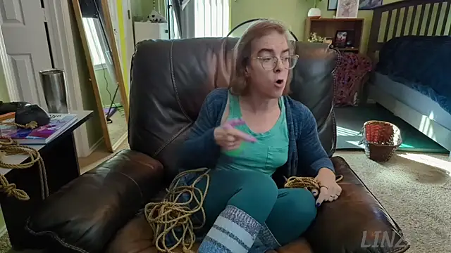 Linzy 19 online show from December 30, 5:02 pm