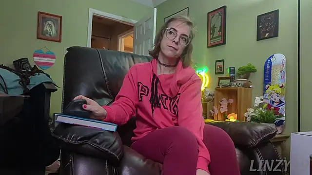 Linzy 19 online show from January 17, 3:32 pm