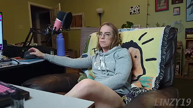 Linzy 19 online show from March 5, 2:36 am