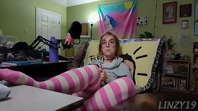 Linzy 19 online show from March 14, 3:15 am