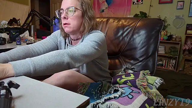 Linzy 19 online show from March 18, 2:25 am