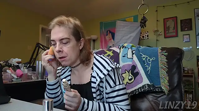 Linzy 19 online show from March 21, 4:18 pm