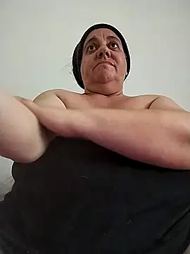 Snapshot of BustyBabyOfficial chatting on October 9, 2:04 pm BustyBabyOfficial online show from October 9, 2:04 pm