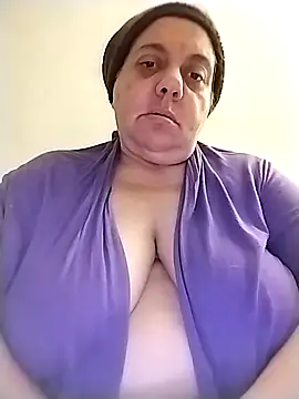 Snapshot of BustyBabyOfficial chatting on October 18, 11:38 pm BustyBabyOfficial online show from October 18, 11:38 pm